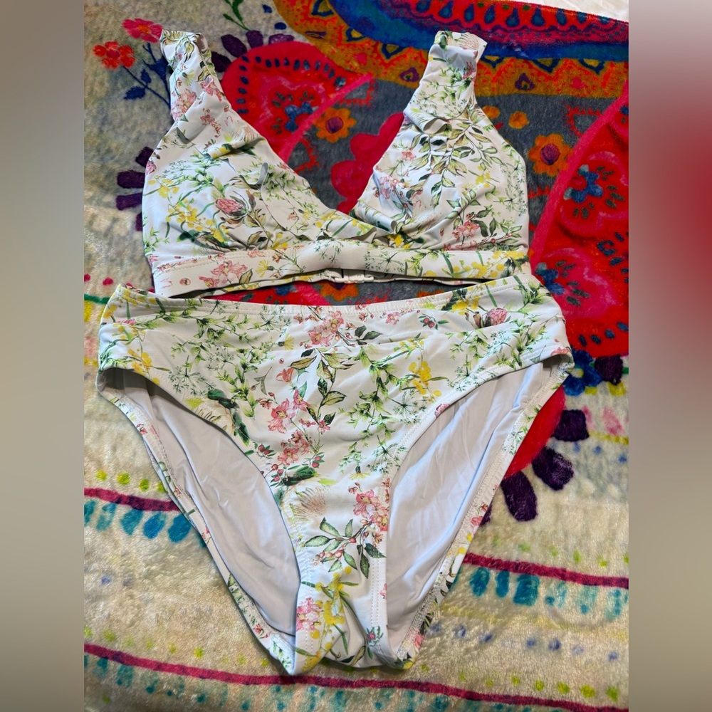 NipTuck Swim Floral Bikini Top and matching Bottom Size 6